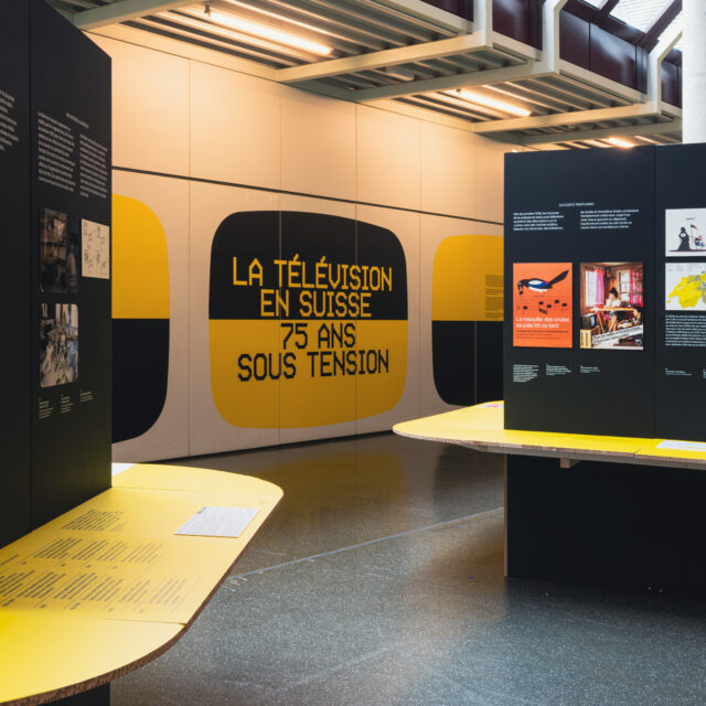 Trois quarts de siècles de télévision en une exposition