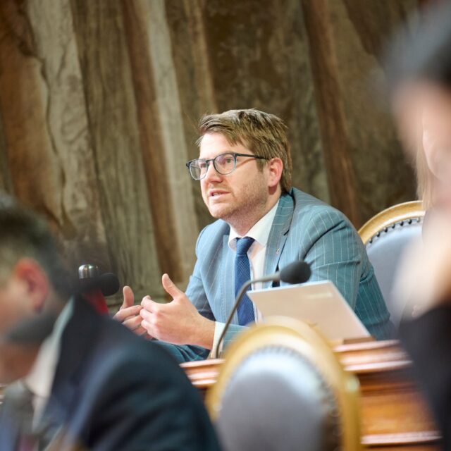 Les défis du Comité romand contre l'initiative SSR